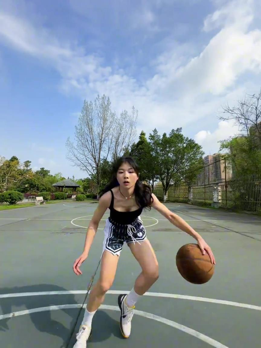 看著有點(diǎn)實(shí)力，敢背打我不？